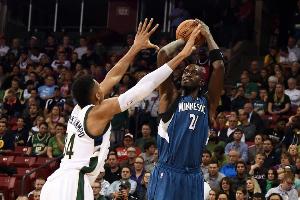 加内特和字母哥单挑谁更强？小波特：加内特 他投篮和防守更好