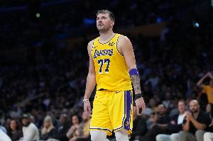 湖记：除手指扭伤+小腿挫伤外 东契奇还接受了腹股沟伤势的理疗