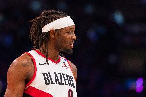 板凳发威！格兰特首节替补7分钟4中2贡献11分 罚球5中5