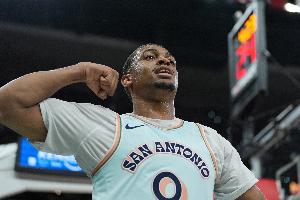 凯尔登：想赢球就要放下私心 我们所有队友都是如此 都为了赢球