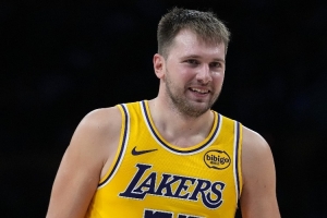 斯玛特谈小里与东契奇接连出色发挥：太猛了 我们都看入迷了