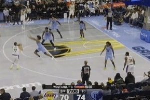 大举反击！东契奇三分穿针 湖人轰出18-5追到仅差1分