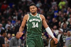 33分13板5助2断+绝杀！前队友贝弗利：现在就给字母哥颁发MVP吧